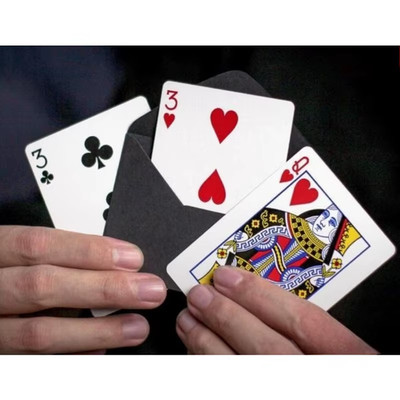 ROYAL-T DREI KARTEN MONTE - Zaubertrick von Gordon Bean Nahaufnahme Illusion