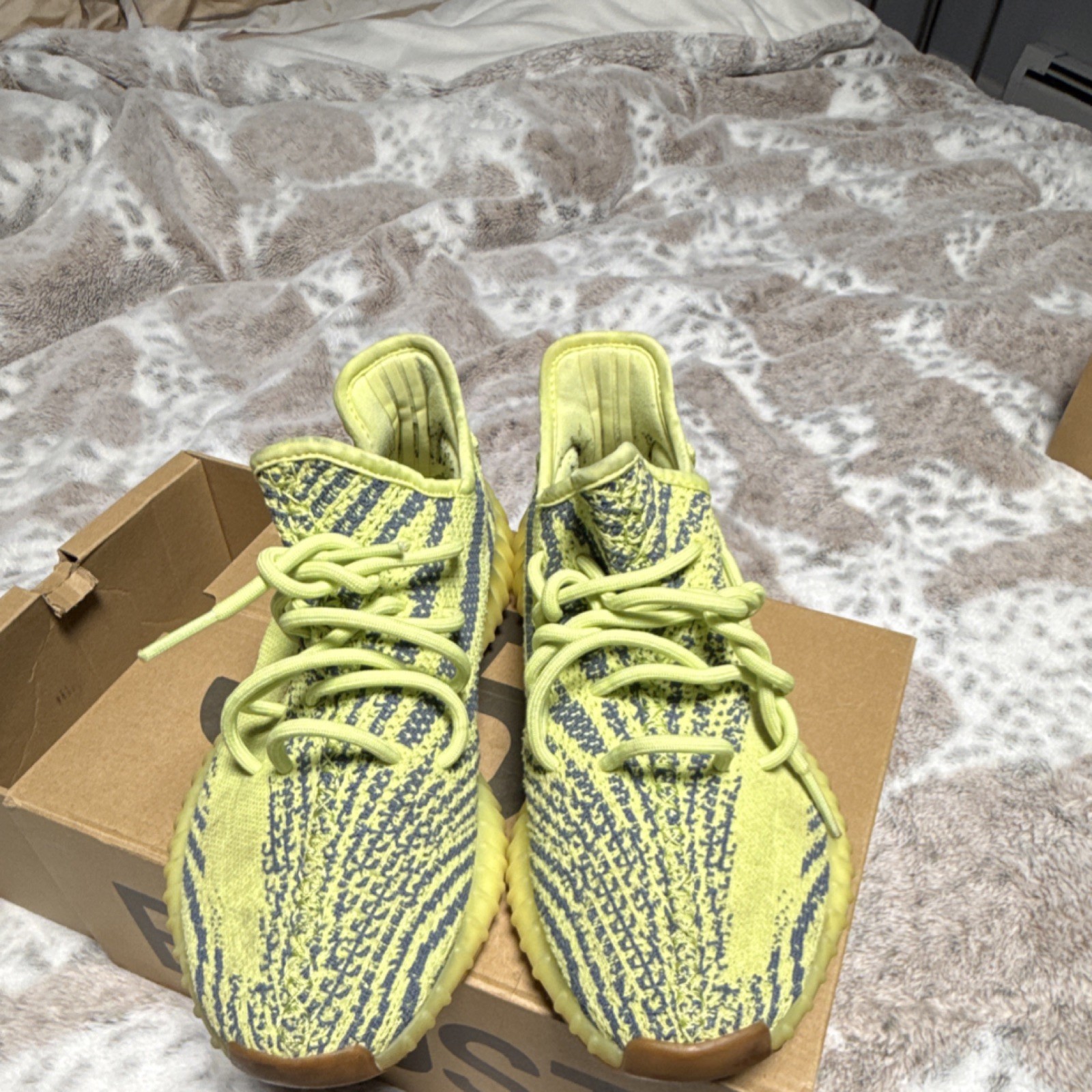 adidas Yeezy Boost 350 V2 Semi Frozen Yellow B37572 Kanye West Primeknit Low Top thumbnail 4