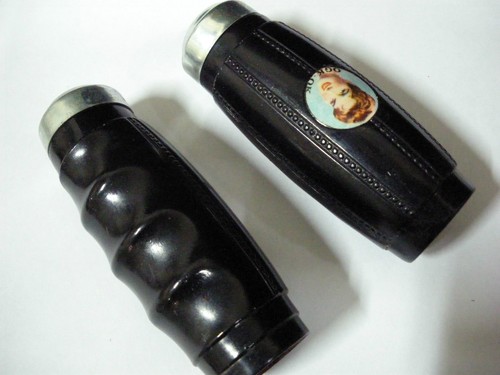 Empuñaduras de manillar de bicicleta vintage UKAI NEGRAS 7/8" NUEVO DE LOTE ANTIGUO - Imagen 2 de 3