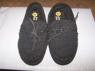 # Minnetonka Men's Black & Gray Plaid Casual Slippers 45020 Size 11        M36 - Image 1 of 4