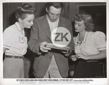 JOHN HUSTON DeHAVILLAND Bette DAVIS In This Our Life Behind scenes Photo 1942