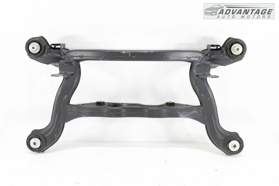 Mercedes Benz CLA250 W117 2014-2018 tracción delantera subchasis trasero travesaño soporte OEM Foto 2 de 4