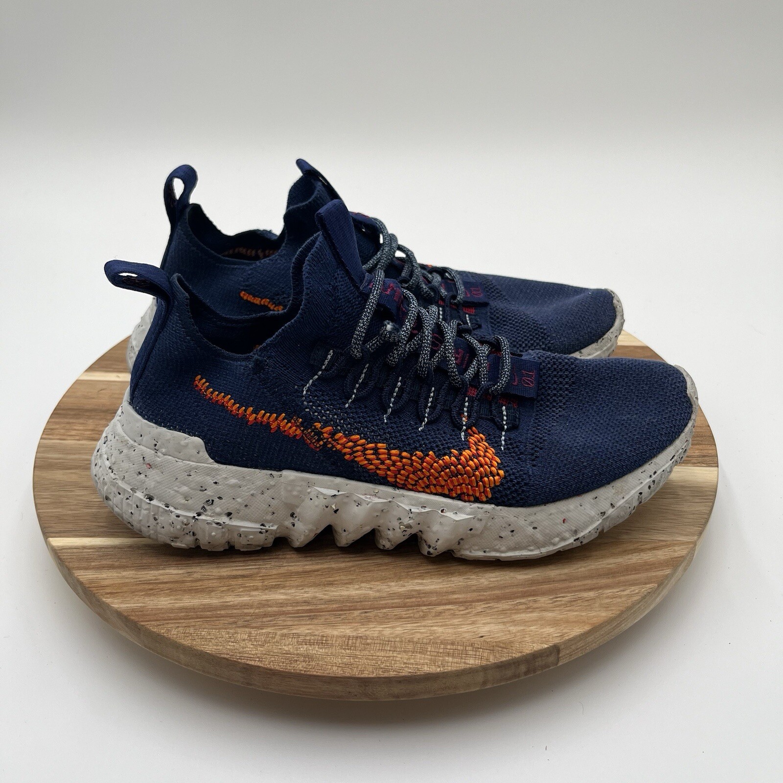 SAOLA Scarpa da corsa Nike Space Hippie 01 blu navy arancione magma DN0010 400 taglia 8