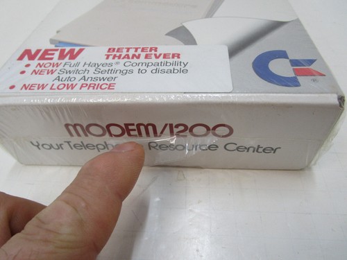 COMMODORE 1670 MODEM 1200 BAUD FOR COMMODORE 64 C128 SX-64 VIC-20 SEALED NOS L12 - Picture 7 of 7