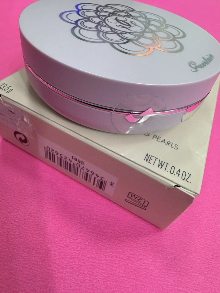 GUERLAIN Meteorites Glow Pearls Cushion Illuminating Pearls SPF 10 Makeup Primer - Image 4 of 4