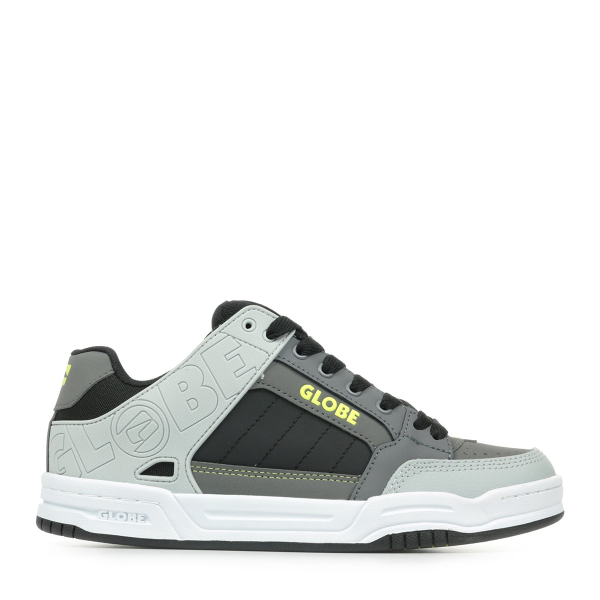 Катающийся на коньках Глобус Слегка наклонен вперед.