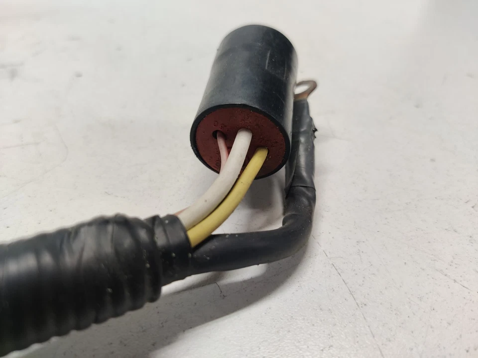 84-88 Toyota Pickup 4runner 22re Alternator Wire Harness - Image 4 of 4