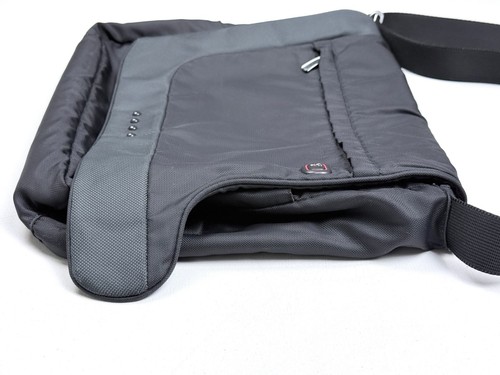 Tumi Tech 5114D Slim Messenger Bag schwarz leicht Nylon magnetisch LESEN - Bild 5 von 24