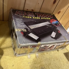 Vintage Atari 7800 PoSystem Video Game System. From estate Untested - Clean