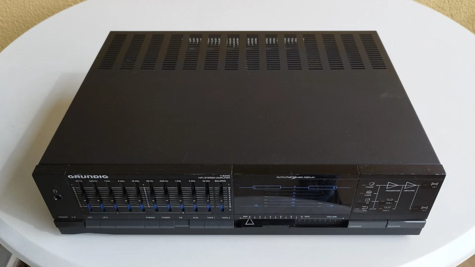 Voll-Verstärker & Equalizer Grundig, Typ V 8200, 2 x 50 / 75 Watt