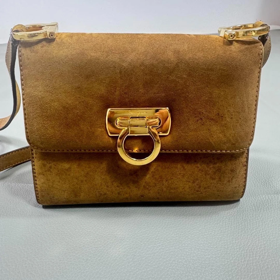 Salvatore Ferragamo замшевая кожаная наплечная сумка подлинный коричневый женщин Италии 126335 - Изображение 2 из 4