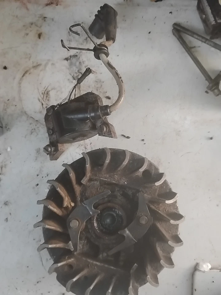 VOLANTE PARA MOTOSIERRA DOLMAR 114 --- CAJA 1957 H Foto 2 de 4