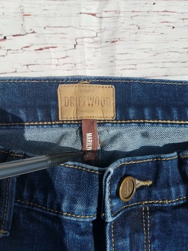 Driftwood Marilyn Floral Embroidered Jeans Lightly Distressed Sz 27 - Picture 6 of 8