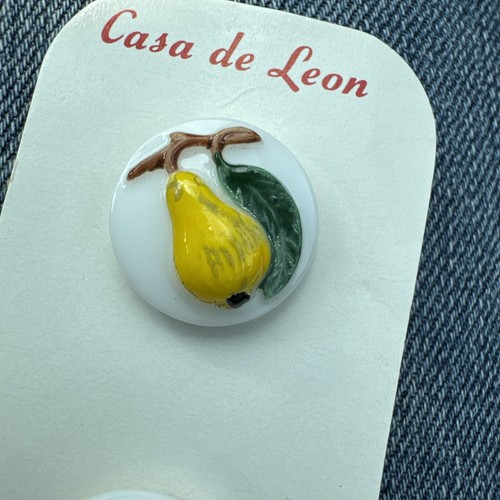 3 Vintage Pear Buttons NEW on Card by Casa de Leon Fruit - Picture 2 of 2