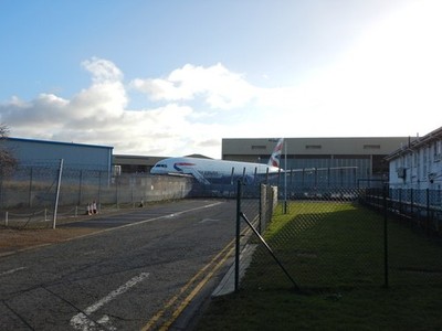 Foto 6x4 Flugzeug Service Hangar und Flugzeug Holding Area Cranford \/TQ1 c2017