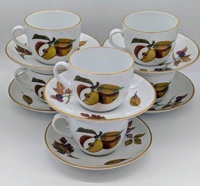 6 x Vintage Royal Worcester EVESHAM Muster Tassen und Untertassen.
