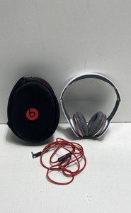 Beats by Dr. Dre Solo HD Wired On-Ear Headphones White Gloss Case & Audio Cable