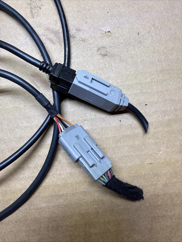 Dodge Dart 2013-2016 USB Hub SD Card Auxiliary Port OEM - Imagen 4 de 4