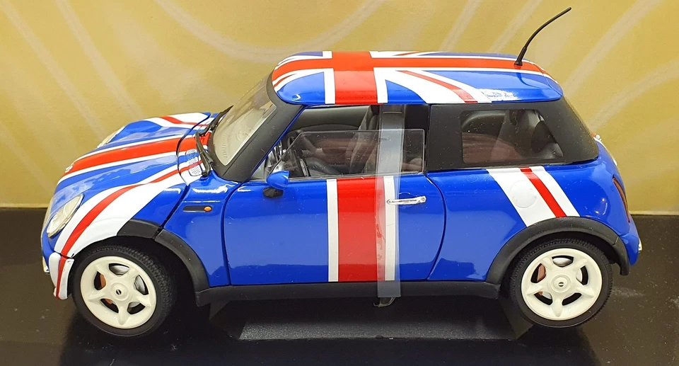 Ertl 1/18 Scale Diecast 33593 - Mini Cooper Austin Powers Union Jack - Image 3 of 4