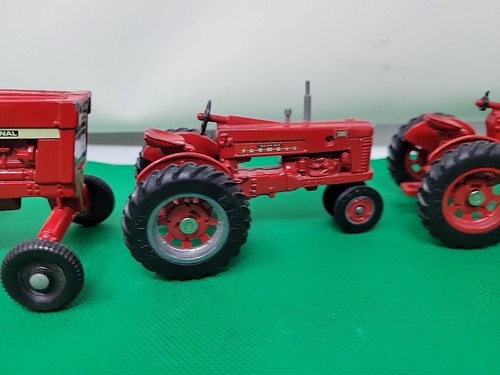 3 ERTL Toys International Mini-Tractor & Farmall Treactor - Picture 3 of 20