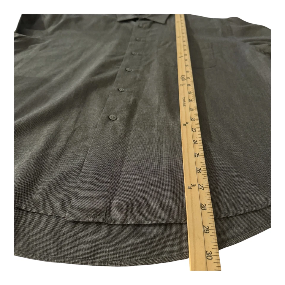 Van Heusen Wrinkle /Stain free Short Sleeve Button up Point Collar/Pocket - Image 4 of 4