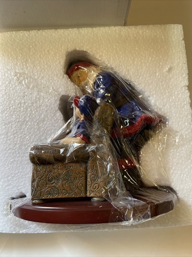 NEW YORK GIANTS NFL FOOTBALL CHRISTMAS SANTA'S GIFT FIGURINE 2002 Memory Company - Picture 9 of 11