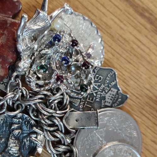 Pulsera vintage de plata de ley 7" 24 dijes algunos grabados 68,8 g - Imagen 9 de 15