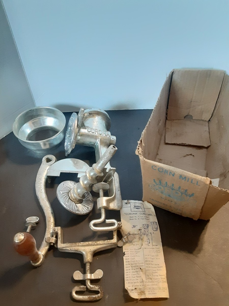 Corona Traditional Corn and Grain Mill Landers Frary & Clark