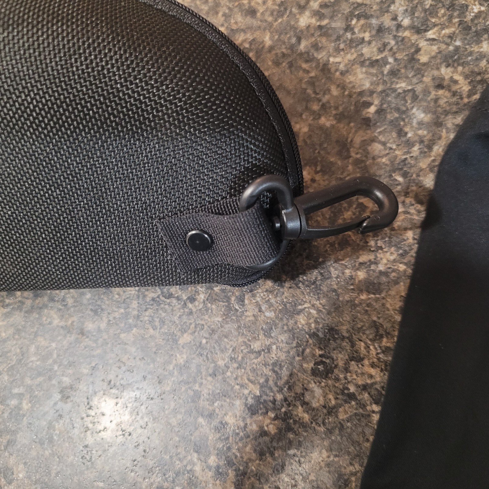 Oakley Multi-lens Hardshell Sunglass Case - image 4