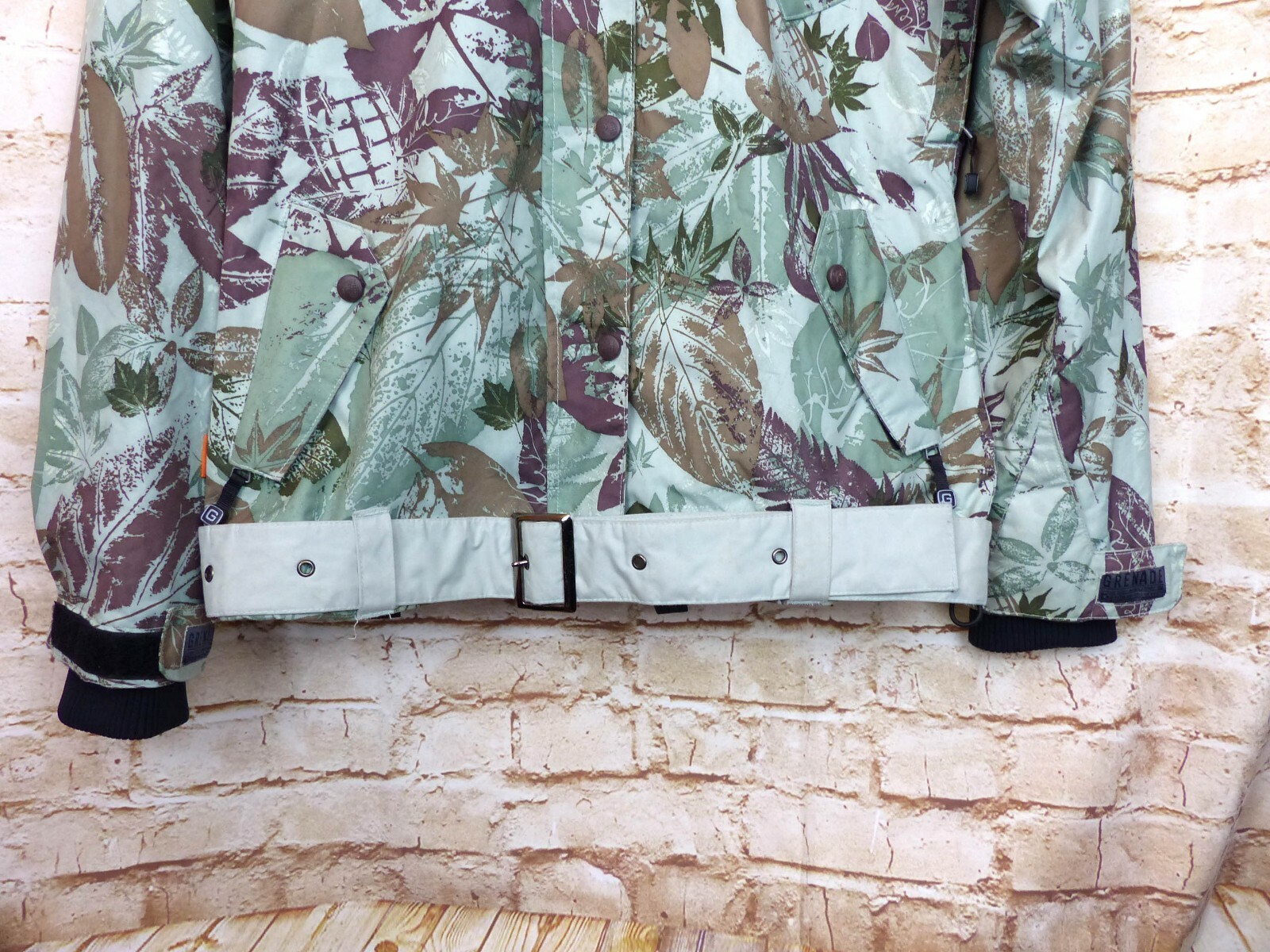 Grenade Snowboarding Jacket Womens S Green Leaf Camo Insulated Ski