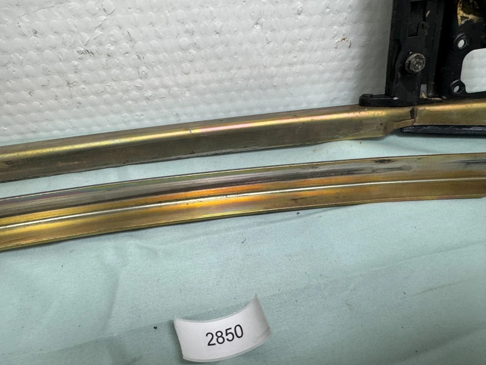 Mercedes C126 560SEC Passenger Window Track Run Holder Guide Rail Mirror Holder - Image 4 of 4