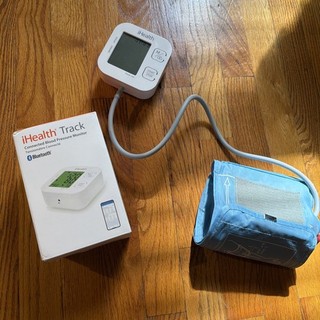 Monitor de presión arterial de brazo superior conectado por pista iHealth KN 550BT Apple Health