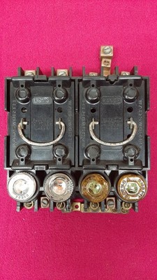 Wadsworth Power Distribution Block 8035 With 4 Screw In Fuse & 2 Pullouts