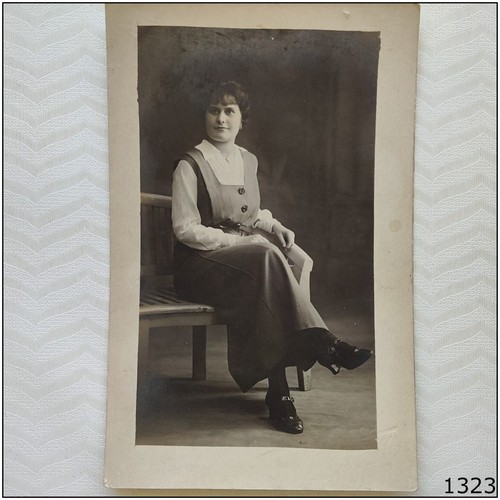 France Vintage Postcard (P1323)
