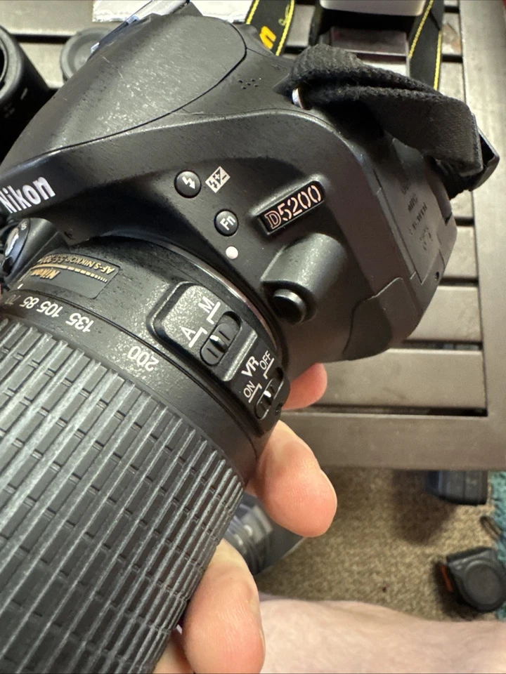 Nikon D5200 DSLR w/Nikkor 18-55mm and  55-200mm f1.8g lenses speedlight And Case - Image 3 of 4