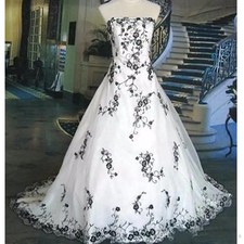Vintage Black White Wedding Dresses Strapless Lace Appliques A-Line Bridal Gowns