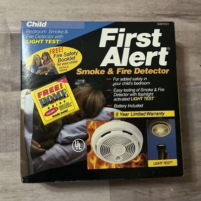 Vintage First Alert Battery Powered Smoke/Fire Detector Alarm SA91CH NOS 1994