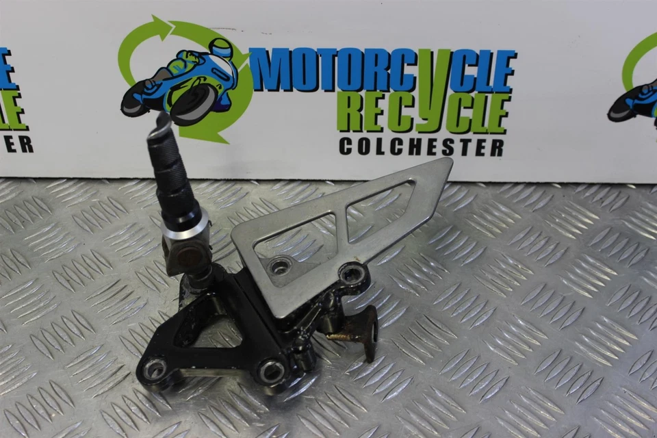 Colgador reposapiés delantero derecho Kawasaki ZX-7R 1996 a 2003 ZX7R Ninja ZX750P B123 Foto 4 de 4