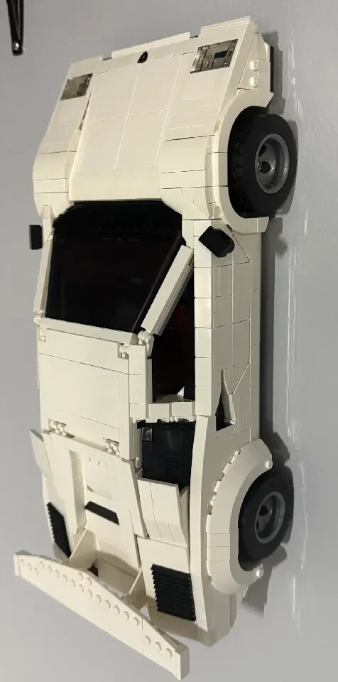LEGO Icons: Lamborghini Countach 5000 Quattrovalvole (10337) for