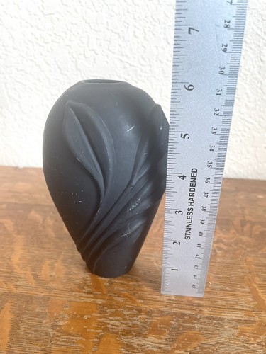 LATE 20TH CENTURY TWO’S COMPANY ART DECO HANDBLOWN BLACK SATIN GLASS VASE - Picture 8 of 10