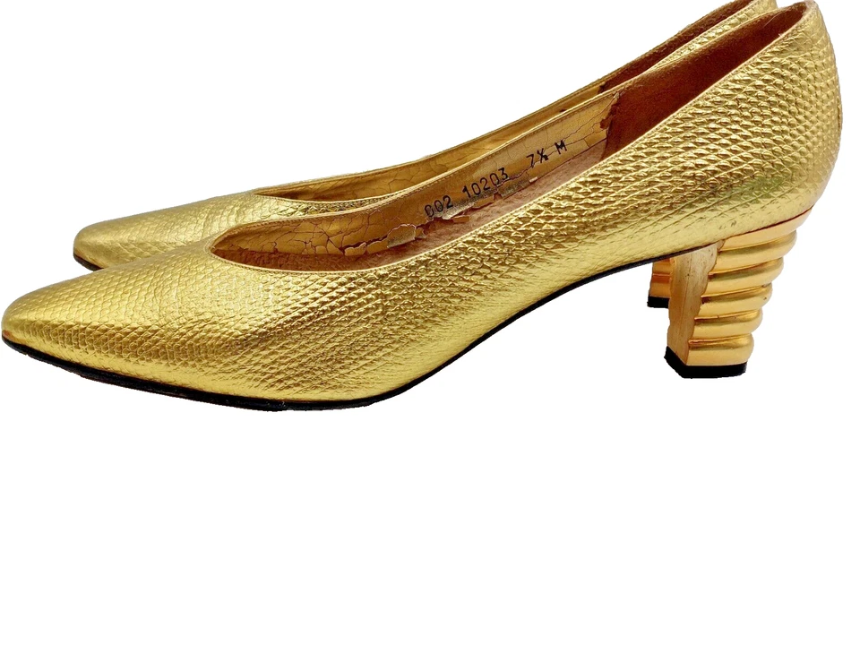 De colección. Zapatos de salón Timothy Hitsman de la década de 1980 con tacón acanalado de 2" Foto 4 de 4