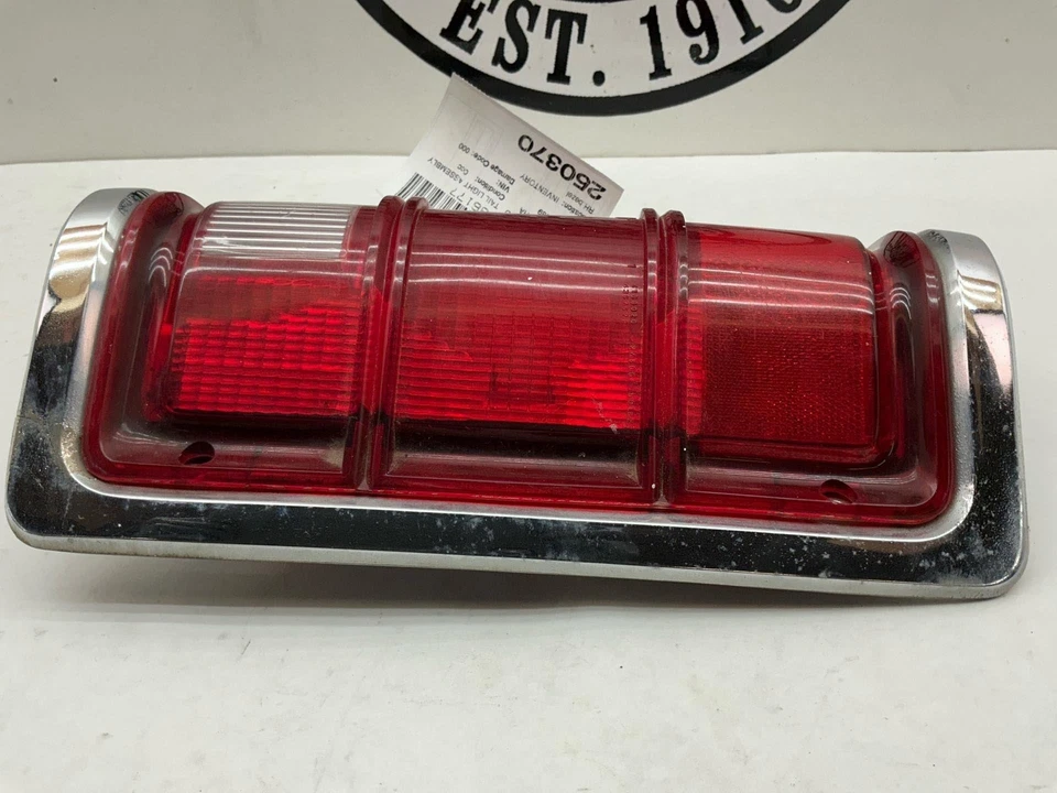 Luz trasera derecha Dodge Ramcharger 81 82 83 84 85 86 87 88 89 90 91 92 93 Foto 4 de 4