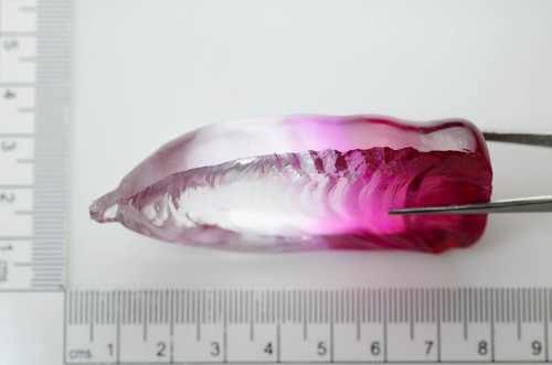 99.4gr Recrystallized Bi-Color White/Pink Sapphire Lab Grown Faceting Rough - Picture 5 of 12