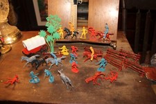 Lot of 33 Cowboy Western Plastic Men Wagon Horses
