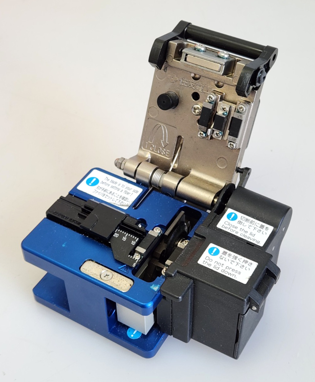 Sumitomo T-400S Active Clad Alignment Fusion Splicer FTTx Kit w/ FC-6S Cleaver