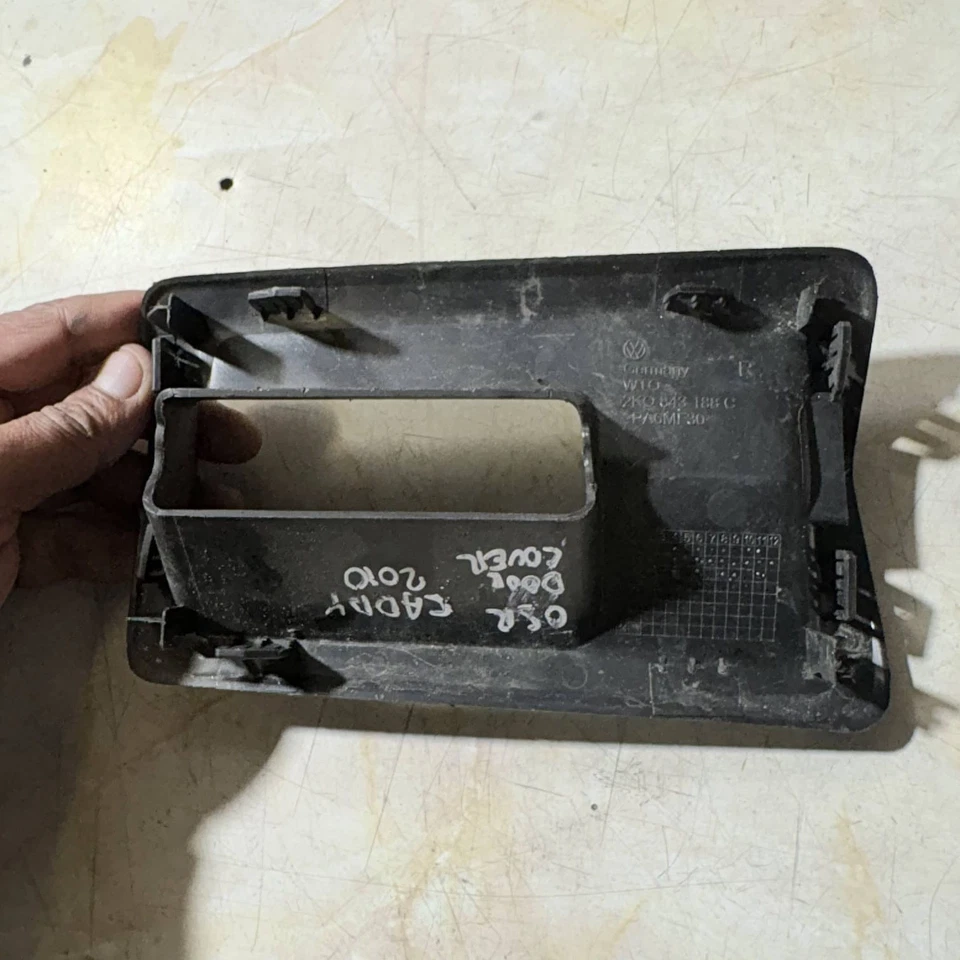 VW Caddy III Furgon 2KA, 2KH, handle to open the sliding door 32565467-OSR 2010 - Image 4 of 4