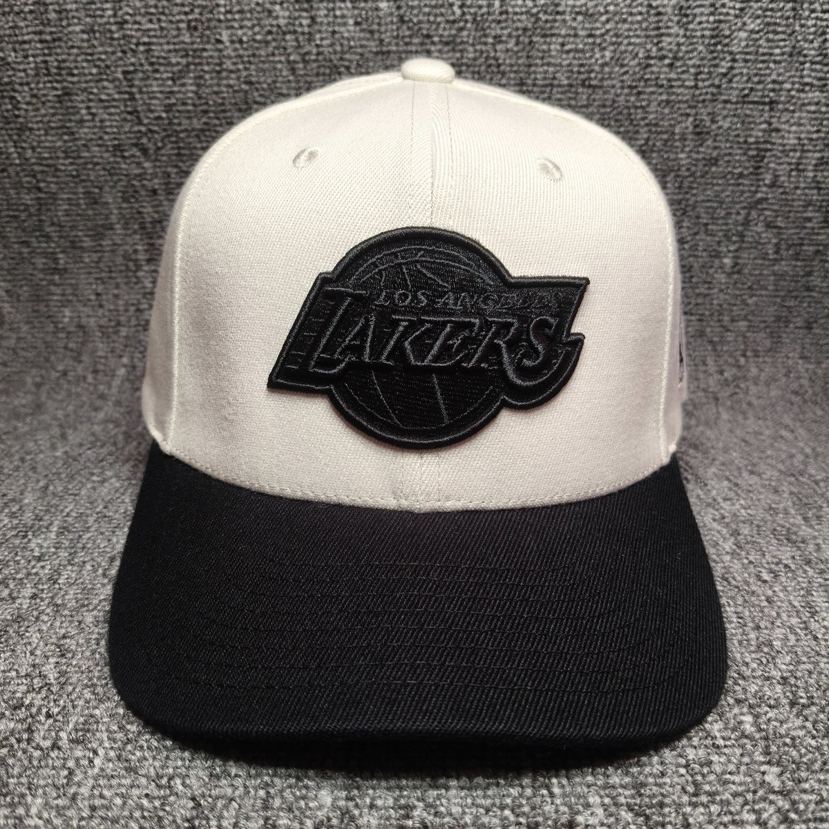 Mitchell & Ness Los Angeles Lakers NBA Snapback Hat White Black Curved Bill