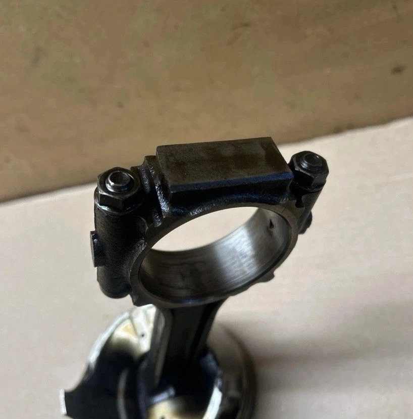 JEEP 4.0L Engine STRAIGHT Connecting Rod Cast #691 And Standard Bore Piston - Image 3 of 4