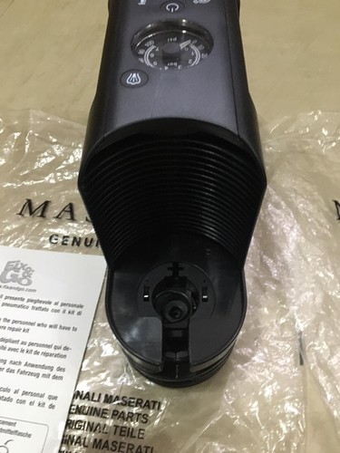 GENUINE MASERATI GRAN CABRIO TYRE FOAM KIT WITH COMPRESSOR / PUMP WITH MANUAL - Picture 4 of 12