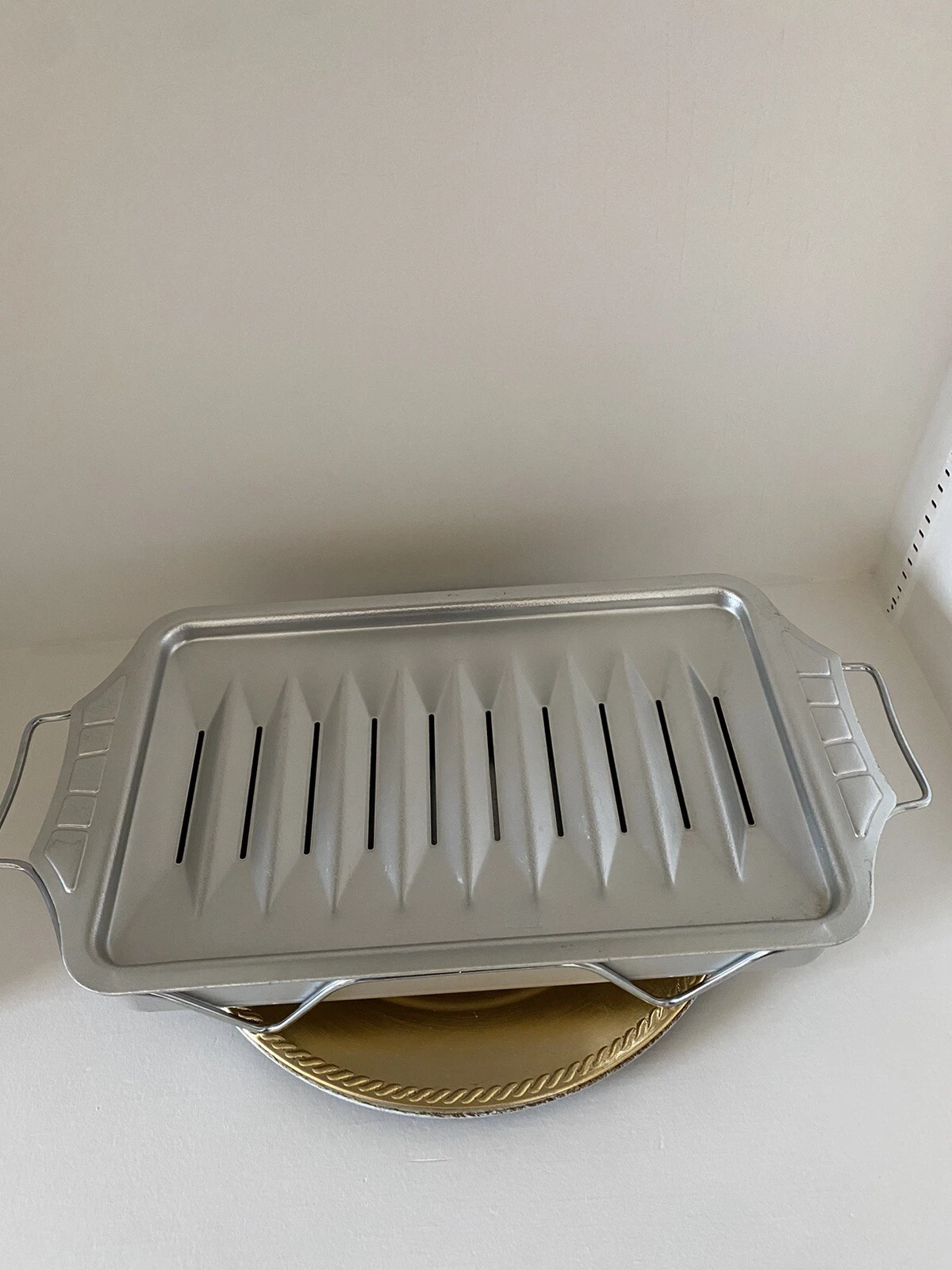 Vintage Nordic wear 14” x 9 casserole lasagna pan with rack and trivet